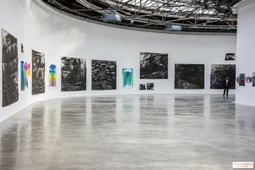 ミリアム・カーン「éé」展、パレ・ド・トーキョーにて開催