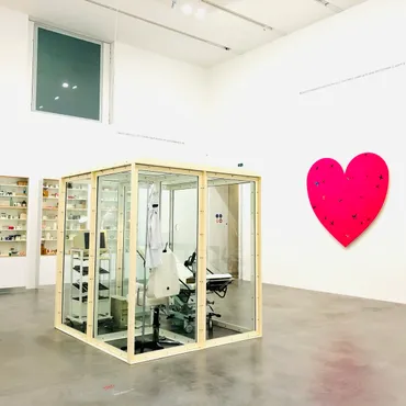 ダミアン・ハーストの現在地：NFTアート、価値、そして境界線とは？ダミアン・ハーストの革新的なアート作品とNFTプロジェクト