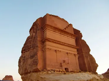 アルウラー：古代遺跡と文化が織りなす魅力的な観光地とは？サウジアラビア北西部の秘境：アルウラーの魅力