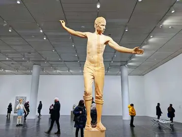 メトロポリタン美術館チャールズレイの特別展がスタート!有名なカエルと少年の裸像も登場中