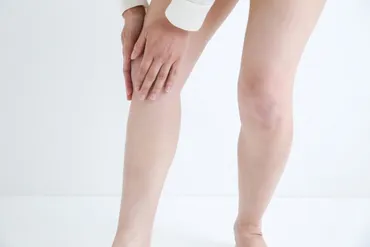 膝の裏の痛みは何を語る？心と体のサインを見つける方法とは？膝の裏の痛みのスピリチュアルな意味とは？