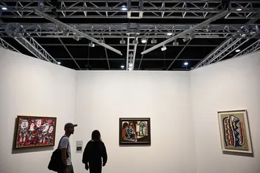 アート市場の現状と未来：アート市場2024年は？変化の兆しを探る2024年のアート市場分析：デジタルアート、地域差、そして変化の潮流
