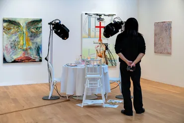 アート・バーゼルとが最新のコレクター調査を発表。支出は少なく新進アーティストへの注目高まる