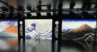 北斎の浮世絵を全身で感じる「」が、渋谷で開催中。横幅の✕映像によるイマーシブ体験に驚愕する