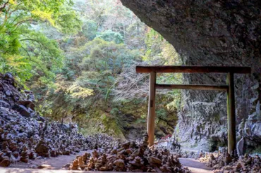 天岩戸神社巡り！【高千穂】神話の世界へ誘うパワースポットとは？天岩戸神社：神話の世界と神秘的なパワースポット