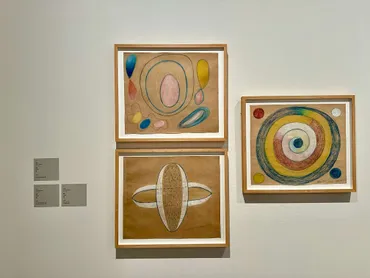 ヒルマ・アフ・クリント展」(東京国立近代美術館)開幕レポート。神秘思想で拓いた抽象絵画の世界