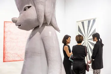 アート界のキーパーソンたちと、再評価される才能、デイヴィッド・ツヴィルナーの熱意とは？アート界の巨人たちの動きと、レイモンド・サンダースの個展