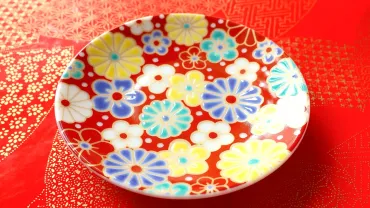 九谷焼の魅力とは？歴史、技法、そして現代への繋がりを紐解く旅へ！父の日のプレゼントにもおすすめ！九谷焼の世界