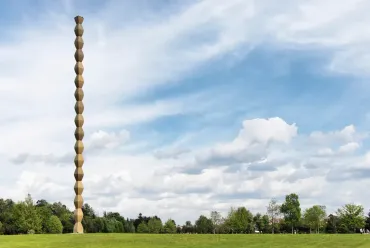 ブランクーシの世界：20世紀彫刻の革新と魂を揺さぶる芸術（？マーク）ルーマニアの魂を刻む彫刻家、ブランクーシ。世界遺産と日本初個展