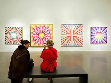 ニューミュージアムジュディシカゴ特別展！フェミニストアートで有名なアメリカ人女性アーティストの回顧展