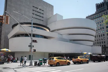 グッゲンハイム美術館とは？ニューヨークのランドマーク、建築美とアートの魅力に迫る！螺旋を描く建築と、近現代アートの殿堂
