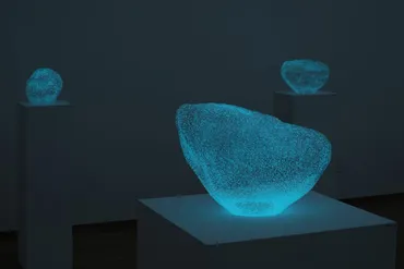 佐々木類 ガラス作品展「不在の記憶」とは？記憶を可視化するアートの世界！記憶を形にする。佐々木類のガラスアートの世界