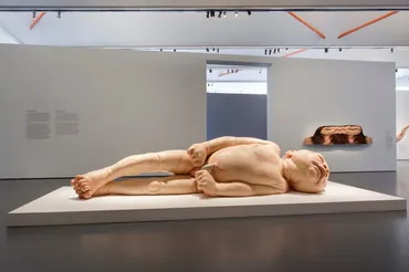 Study:大阪関西国際芸術祭2025」参加アーティスト第1弾、ロン・ミュエクやマウリツィオ・カテランら