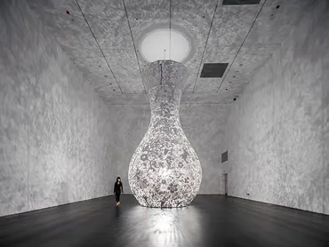人間の存在を問う、ダイナミックなインスタレーション。大巻伸嗣 個展 @国立新美術館