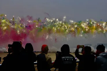 ヒマラヤ山麓の花火アートイベントが環境破壊懸念で炎上、中国アウトドアブランドと作家が謝罪