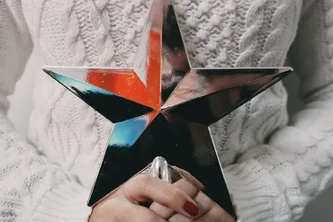 手相占いで五芒星は幸運の証？スター（星）が持つ意味を紹介 