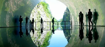 大地の芸術祭の目玉!自然美とアートのコラボ「清津峡渓谷トンネル」