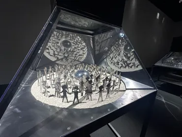 いわいとしお×東京都写真美術館 光と動きの100かいだてのいえ ―19世紀の映像装置とメディアアートをつなぐ」（東京都写真美術館）レポート。メディアアーティスト、絵本作家のふたつの顔をつなぐ試み