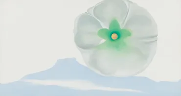 タチアオイの白と緑―ペダーナル山の見える 