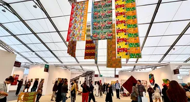フリーズ・ロンドン2025」レポート。地域・素材・テーマの拡張 ...