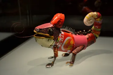 廃材がゾウガメ「諭吉」に 富田菜摘スクラップ・ワールド展 ...