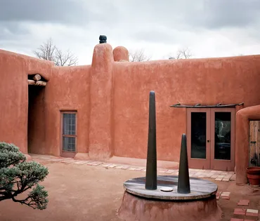 ジョージア・オキーフの家。なぜ彼女はニューメキシコの厳しい ...