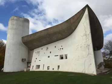 大胆さと静寂が共存する神秘的な美しさ「ロンシャンの礼拝堂 ...