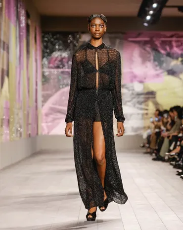 夢のように美しい刺繍やファブリック加工を実現する、ディオール ...