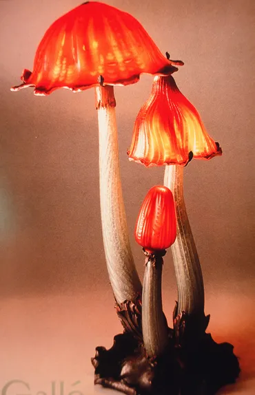 栄光のパリ万博 ガレの芸術性 