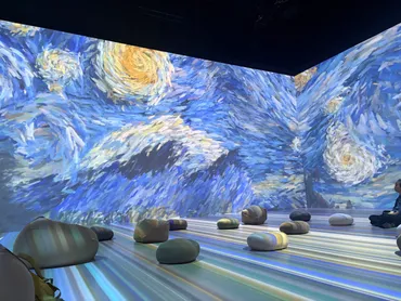 没入型アート体験は面白い？Immersive Museum OSAKA 2025、ゴッホと北斎たちの世界とは？Immersive Museum OSAKA 2025：印象派と浮世絵が織りなすアート体験