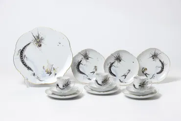 8/30（土）より泉屋博古館東京で開催、「特別展 巨匠ハインツ・ヴェルナーの描いた物語（メルヘン）—現代マイセンの磁器芸術―」 │ QUI 