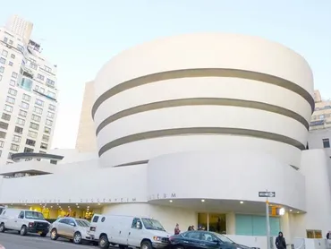 グッゲンハイム美術館 ニューヨーク フランク・ロイド・ライトの個性的な傑作建築 