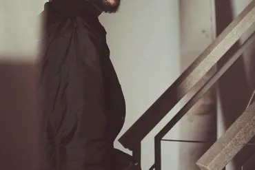 夢占い】万引きする夢の意味17選。逃げる・見つかる・捕まるなど状況別の暗示