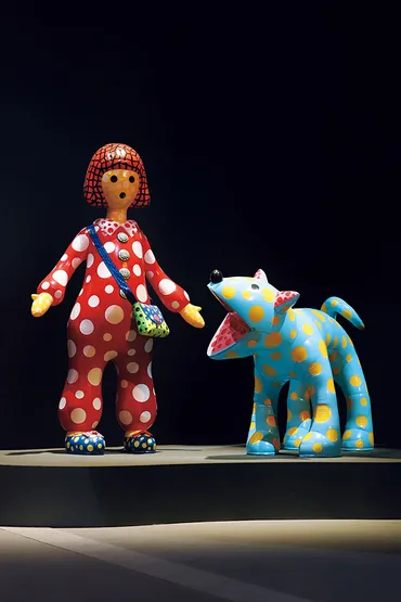 草間彌生の世界を巡る旅：水玉模様と自己消滅、芸術の軌跡を辿る旅は？水玉模様、無限の鏡、そして自己消滅：草間彌生の芸術