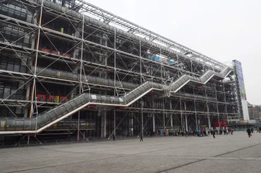 ポンピドゥー・センター：建築とアートが織りなす革新空間の魅力とは？パリのポンピドゥー・センター：建築、デザイン、そして未来への展望