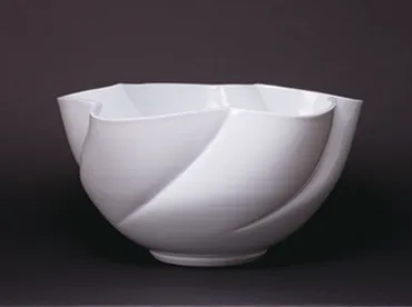 井上萬二 白磁の造形美を極める 