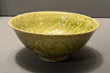 緑釉劃花文鉢】ベトナム