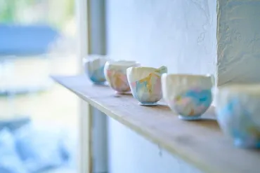 金沢茶寮で五感を刺激するアート体験！金沢塗りとは？（体験レビュー）金沢茶寮：伝統工芸と現代アートの融合。五感で楽しむアート体験