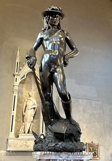 ダビデ像(ミケランジェロ)の特徴を徹底解説 – 大きさ、重さ ...