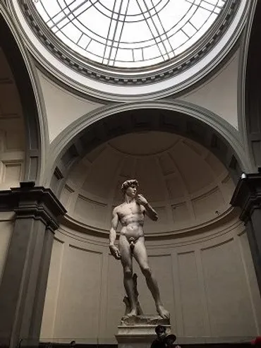 アカデミア美術館の輝くアイドル「ダビデ像」 