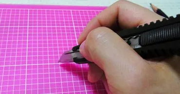 消しゴムハンコの彫り方 初心者編（直線・曲線）カッターの ...