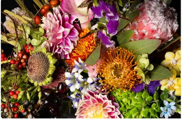 花人・赤井勝氏、FCCJで作品展 写真と装花の新表現も披露 